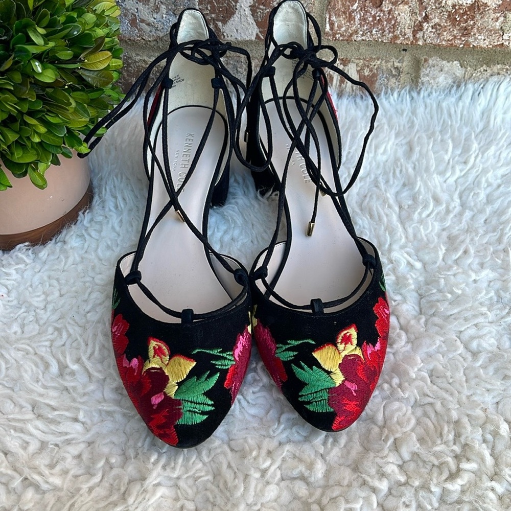 New 100% Exclusive Kenneth Cole Tessa Embroidered Lace Up Block Heel Pumps Sz 11 - Picture 3 of 10